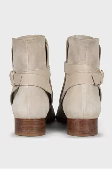 Suede boots with a leather belt