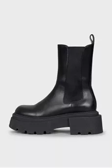 Black round-toe boots