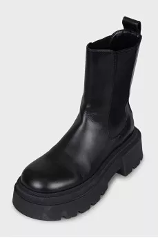 Black round-toe boots