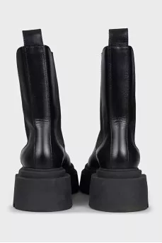 Black round-toe boots