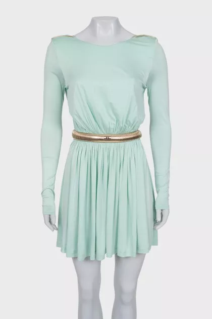 Fitted dress with a gold belt
