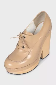 Leather shoes with wooden heels