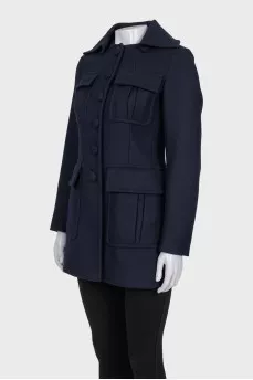 Short coat with a detachable collar