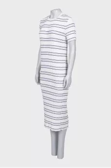 Straight striped dress with a round neckline