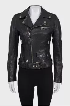 Leather jacket with a fitted cut and a belt
