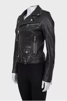 Leather jacket with a fitted cut and a belt