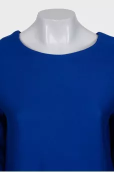 Straight dress with a round neckline and no fastening
