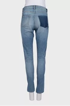 Джинсы slim fit с фирменной вышивкой