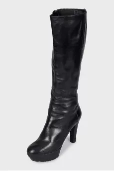 High-heeled leather boots