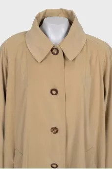 Oversized buttoned raincoat