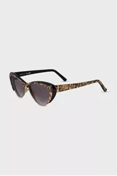 Cat eye sunglasses with colored frames