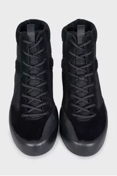 Black sneakers with suede inserts and a removable sole