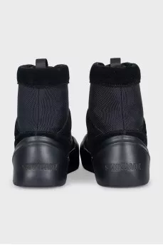 Black sneakers with suede inserts and a removable sole