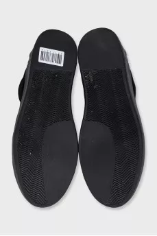 Black sneakers with suede inserts and a removable sole