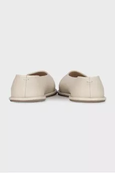 Leather ballet flats with asymmetrical toe