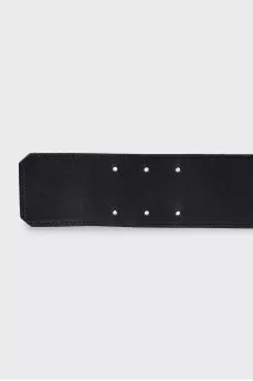 Leather belt decorated with a chain