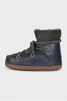 Suede boots decorated with lacing
