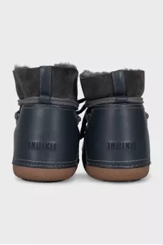 Suede boots decorated with lacing