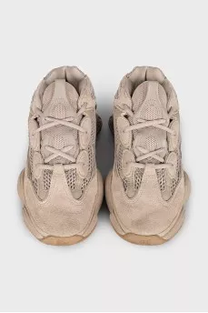 Серые кроссовки Yeezy 500