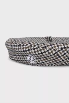 Beret with a brand logo