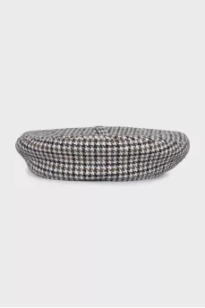 Beret with a brand logo