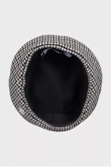 Beret with a brand logo