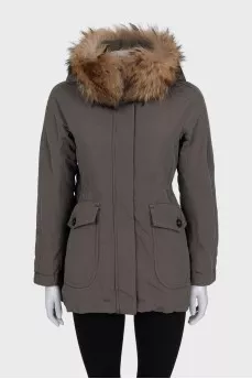 Fitted jacket with detachable collar