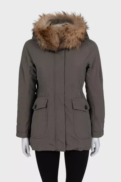 Fitted jacket with detachable collar