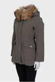 Fitted jacket with detachable collar