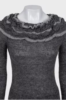 Gray jumper with an accent collar