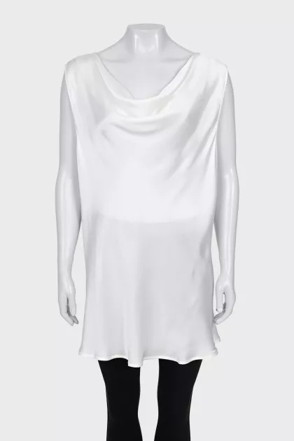 Long blouse with an oval neckline