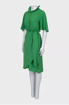 Fitted dress with an accent collar