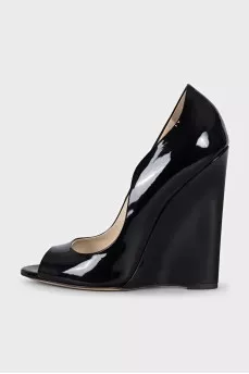 Patent leather wedge shoes