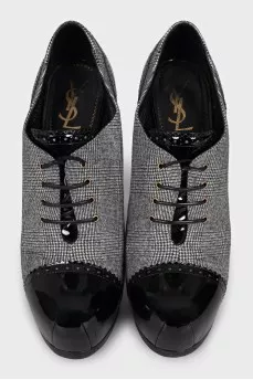 Ankle boots with a small print and patent toe