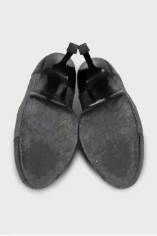 Ankle boots with a small print and patent toe
