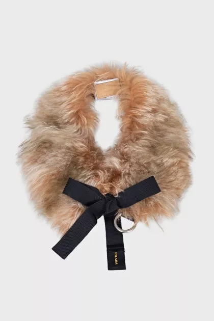 Dyed fur collar