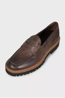 Leather loafers with round toes