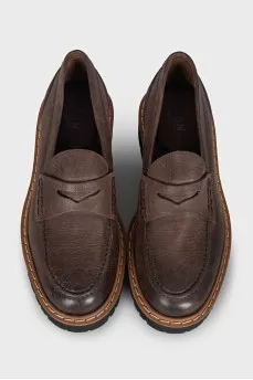 Leather loafers with round toes