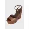 Leather sandals with signature weave