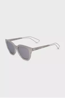 Mirrored sunglasses with metal frames