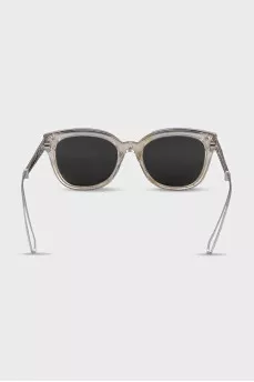 Mirrored sunglasses with metal frames