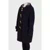 Straight coat with voluminous buttons