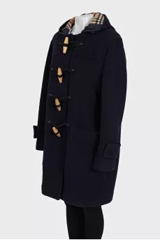 Straight coat with voluminous buttons