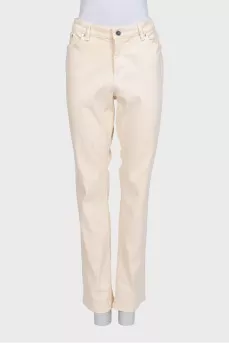 Low-rise white jeans