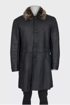 Men's straight-cut sheepskin coat with buttons