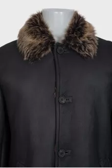 Men's straight-cut sheepskin coat with buttons