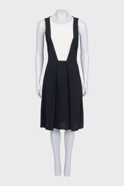 Fitted dress with a white insert