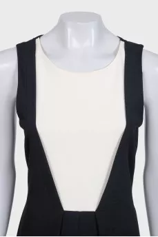 Fitted dress with a white insert