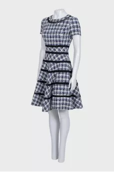 Fitted dress with perforated zipper
