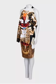 A suit consisting of a fitted skirt and a printed top